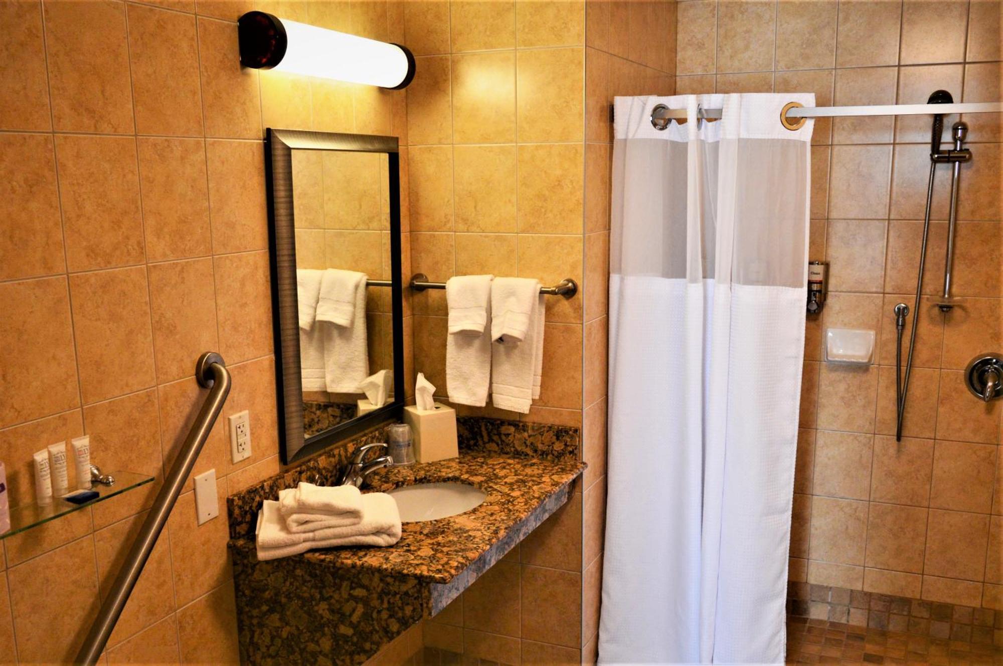 Waterloo Suites Hotel, Trademark Collection By Wyndham Bagian luar foto